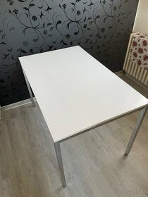 Bílý jídelní stůl - 3