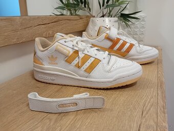 Adidas tenisky vel. 40 kožené unisex Rezervace - 3