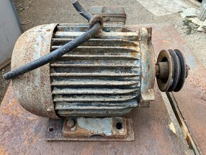Elektromotor 3 kW s řemenicí - 3