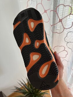 700 - 3