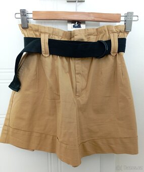 Dámské šortky Bershka, XS – béžové + černý pásek - 3