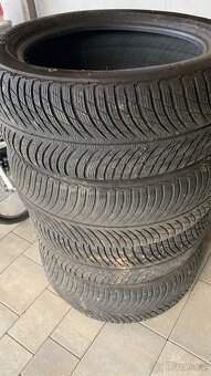 235/50R19 - 3