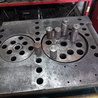 Ohýbačka trubek a armatur TVARS 40.1 - 3