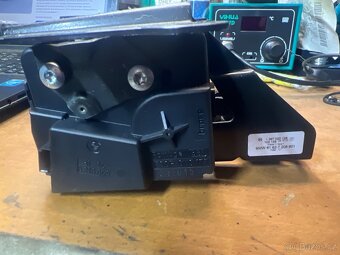 BMW E91 E61 zámek zadního okna - 3