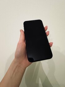 iPhone 11 128 GB černý - 3