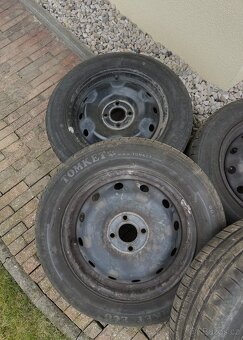 Plechové disky 4x108 15 s letním pneu 185/65 R15 - 3