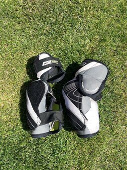 Hokejové juniorské lokty Bauer velikost L - 3