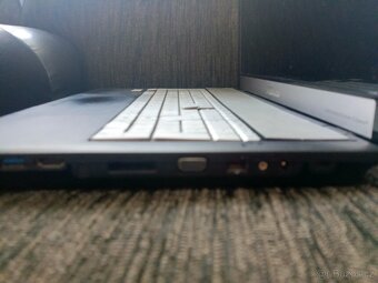 ASUS F556UQ / Intel i7 / NVIDIA 555M / 8 GB RAM / 1.36 TB - 3