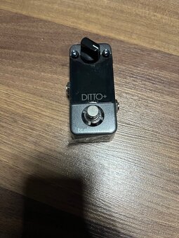 Vox V847-A wah, Ditto+ looper, Behringer NR300 noisegate - 3