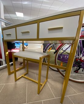 Toaletní stolek - 3