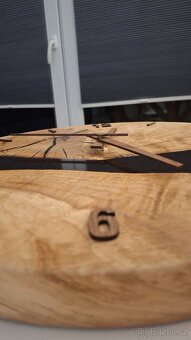 Dubové hodiny s pryskyřicí - 3