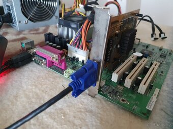 Deska (socket462) s AMD DURON 700mhz, 128mb sdram. - 3