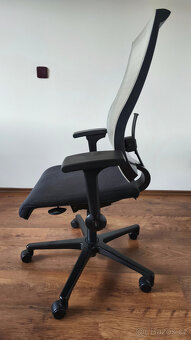 Pohodlná a všestranná kancelářská židle Ahrend - 3