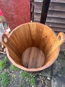 Dřevěný květináč/soudek - 3