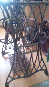 Litinové podstavce ze šicích strojů - 3