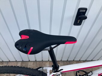 DÍVČÍ DÁMSKÉ KOLO 26 - 3