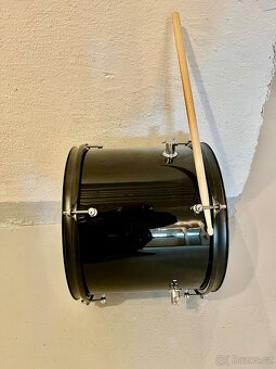 Buben na fandění. - 3