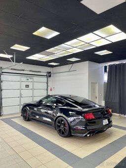 Ford Mustang GT - 3