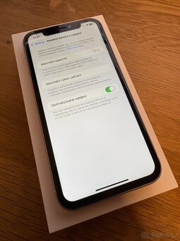 iPhone 11 – 64 GB, použitý – vada Face ID, měněný displej - 3