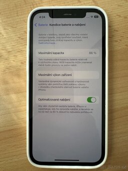 iPhone 12 černý, 64GB + nabíječka, pouzdra, ochranná skla - 3