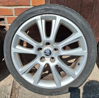 Alu Octavia 2 RS Zenith 5x112 7.5x18 Et51 + 225/40 - 3
