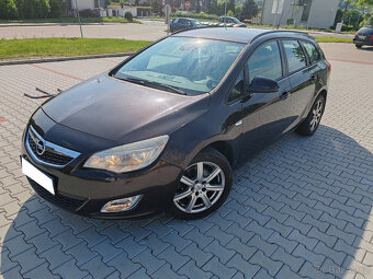 Opel Astra Sports Tourer 1.7 CDTi Cosmo, r. 2012 - 3