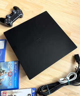 Playstation 4 PRO 1TB / 4x hry / příslušenství - 3