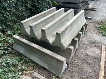 Prodám betonové bariéry/zábrany/svodidla 200x50 - 3
