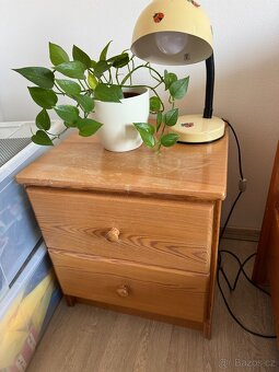 Ložnice z  masivu (postel, 2 noční stolky, komoda) - 3