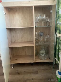 Skříňka/prosklená vytrína - 3