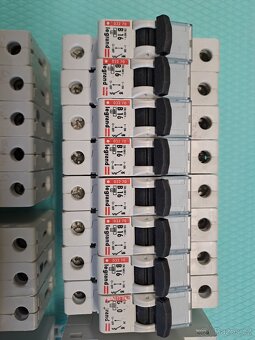 Jističe, chránič a stykač Legrand - 3