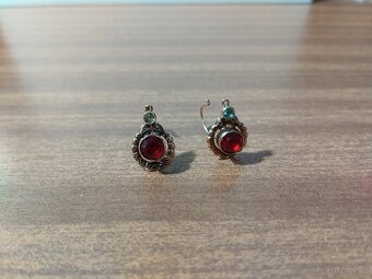 Dětské náušnice s červeným kamenem - 3