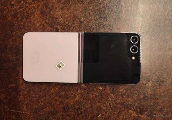 Samsung Z Flip 5 - 3