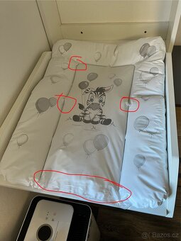 Odklápěcí přebalovací pult na stěnu/komodu - 3