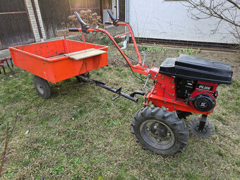 Malotraktor s vozíkem a příslušenstvím. - 3