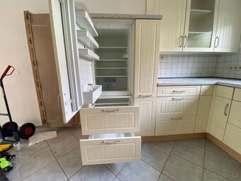 moderní kuchyňská linka se spořebiči - 3