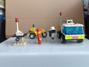 LEGO Town 6459 Fuel Truck - 3