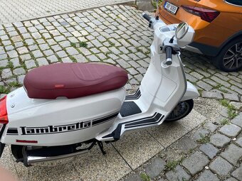 Lambretta V50 Special - 3