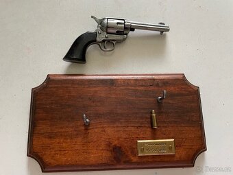 Replika revolver dekorace - 3