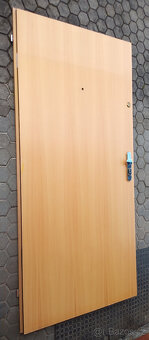 Vchodové interiérové plné dveře 90 P pravé protipožární - 3