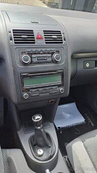 Vw Touran 1.2tsi 77kw,r.v.2010 koupeno v Čr. - 3