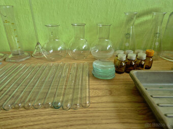 Laboratorní sklo - pipeta/byreta/zkumavky/baňky/.. - 3