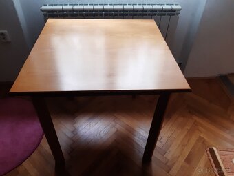 Čtvercový jídelní stůl - 3