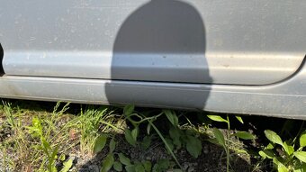 VW Golf IV LZ stříbrné dveře - 3