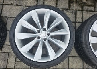 Kola 21" pro Tesla model S , Turbine - 3