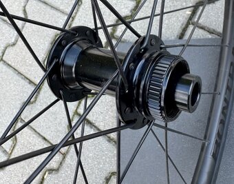Zapletená kola Bontrager Paradigm SL 700c + plášt + duše - 3