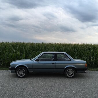 BMW E30 318i coupe - 3