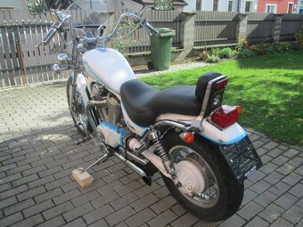 Suzuki VS 750 Intruder - 3