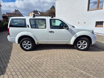 Prodám nissan pathfinder 2.5d 140kw r. v. 2010 - 3
