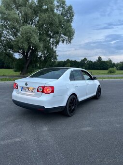 Volkswagen Jetta 2.0tdi bkd - 3